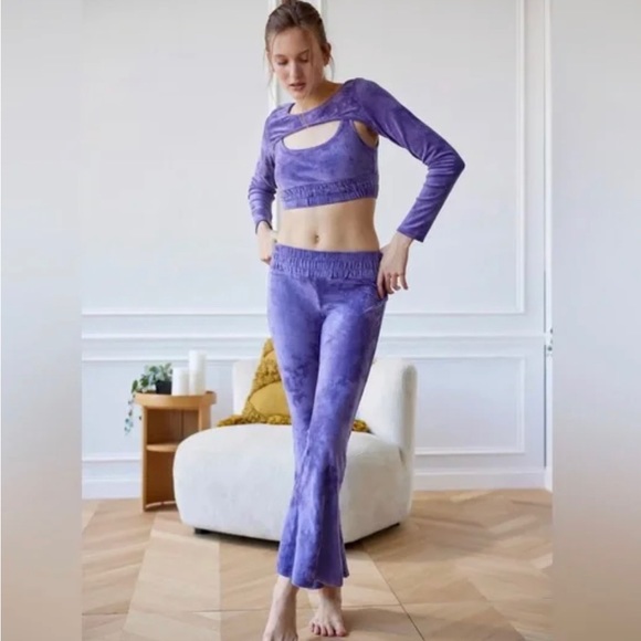 #21 NWT URBAN OUTFITTERS OUT FROM UNDER ARIA VELOUR TANK TOP AND SHRUG SET - Picture 4 of 7